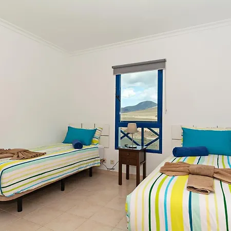 3Br Villa - Private Heated Pool & Parking דירה