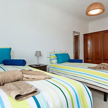 3Br Villa - Private Heated Pool & Parking