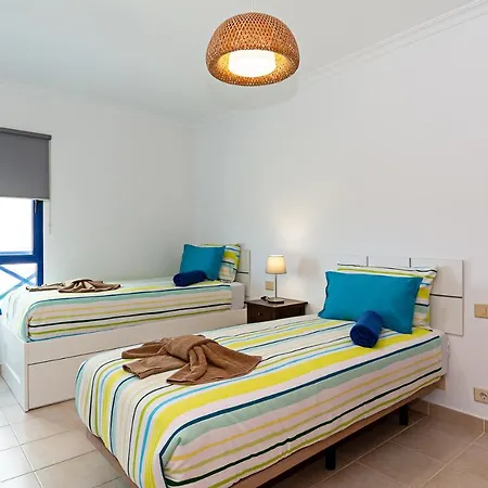 3Br Villa - Private Heated Pool & Parking Apartment *