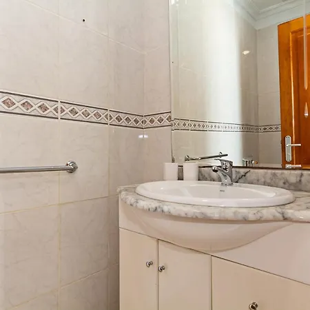 3Br Villa - Private Heated Pool & Parking